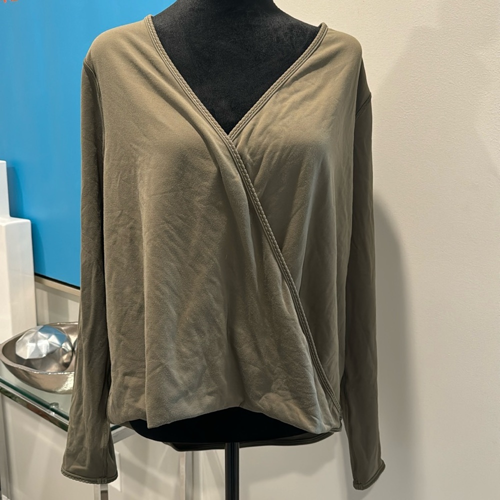 Lululemon top
